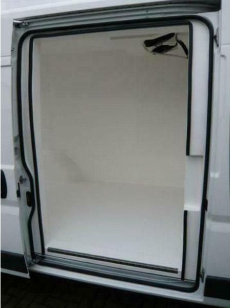 Peugeot Boxer BlueHDI 35 L2H2 Hűtős furgon Frigosoft 4500 - Refrigerated delivery van: picture 5 Peugeot Boxer BlueHDI 35 L2H2 Hűtős furgon Frigosoft 4500 - Refrigerated delivery van: picture 5