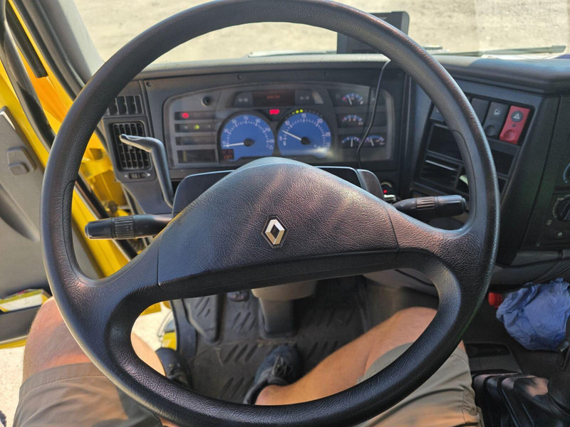 Renault Kerax 420 DCi 8x4 - Road and Service Assistant leasing Renault Kerax 420 DCi 8x4 - Road and Service Assistant: picture 15