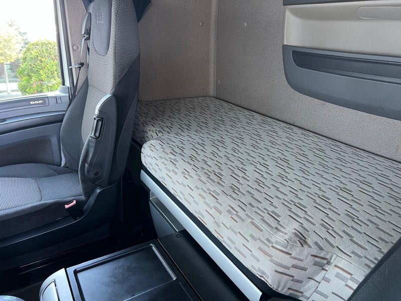 Tractor unit DAF XF 106 460 EURO 6 SSC LOW DECK: picture 13 Tractor unit DAF XF 106 460 EURO 6 SSC LOW DECK: picture 13