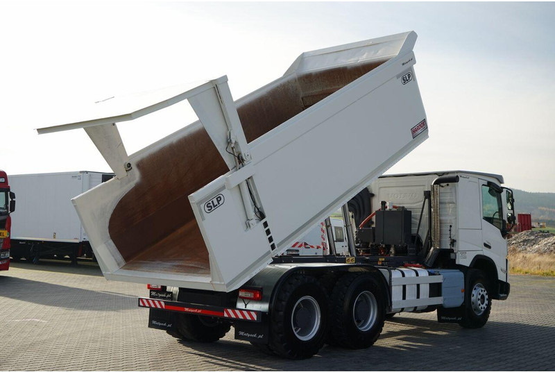 Volvo FMX 550 / 6x4 / WYWROTKA / WOZIDŁO / HARDOX / HYDRAULICZNA KLAPA - Tipper: picture 4 Volvo FMX 550 / 6x4 / WYWROTKA / WOZIDŁO / HARDOX / HYDRAULICZNA KLAPA - Tipper: picture 4