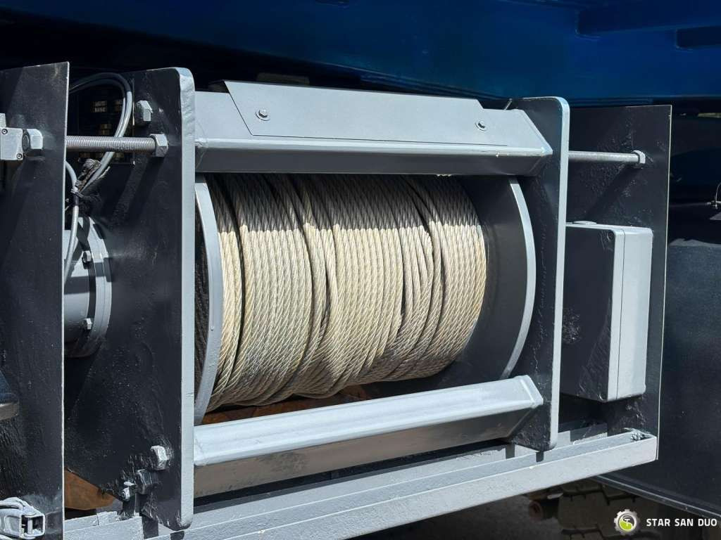 Tipper Mercedes-Benz  AXOR 1833 4x4 Palfinger PK 22002 EH Crane Winch: picture 29