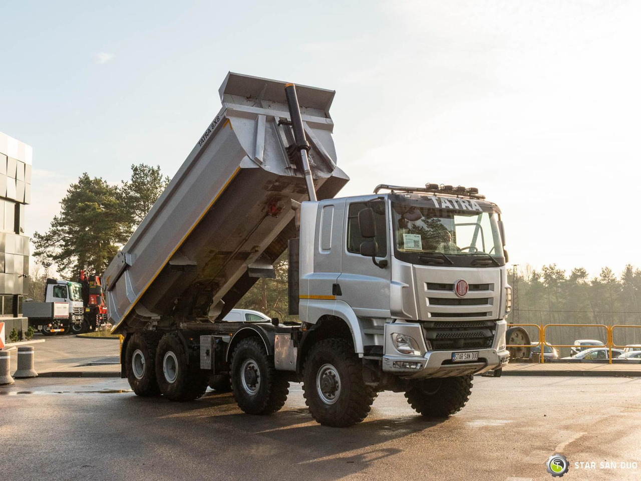 - Tipper: picture 2 - Tipper: picture 2