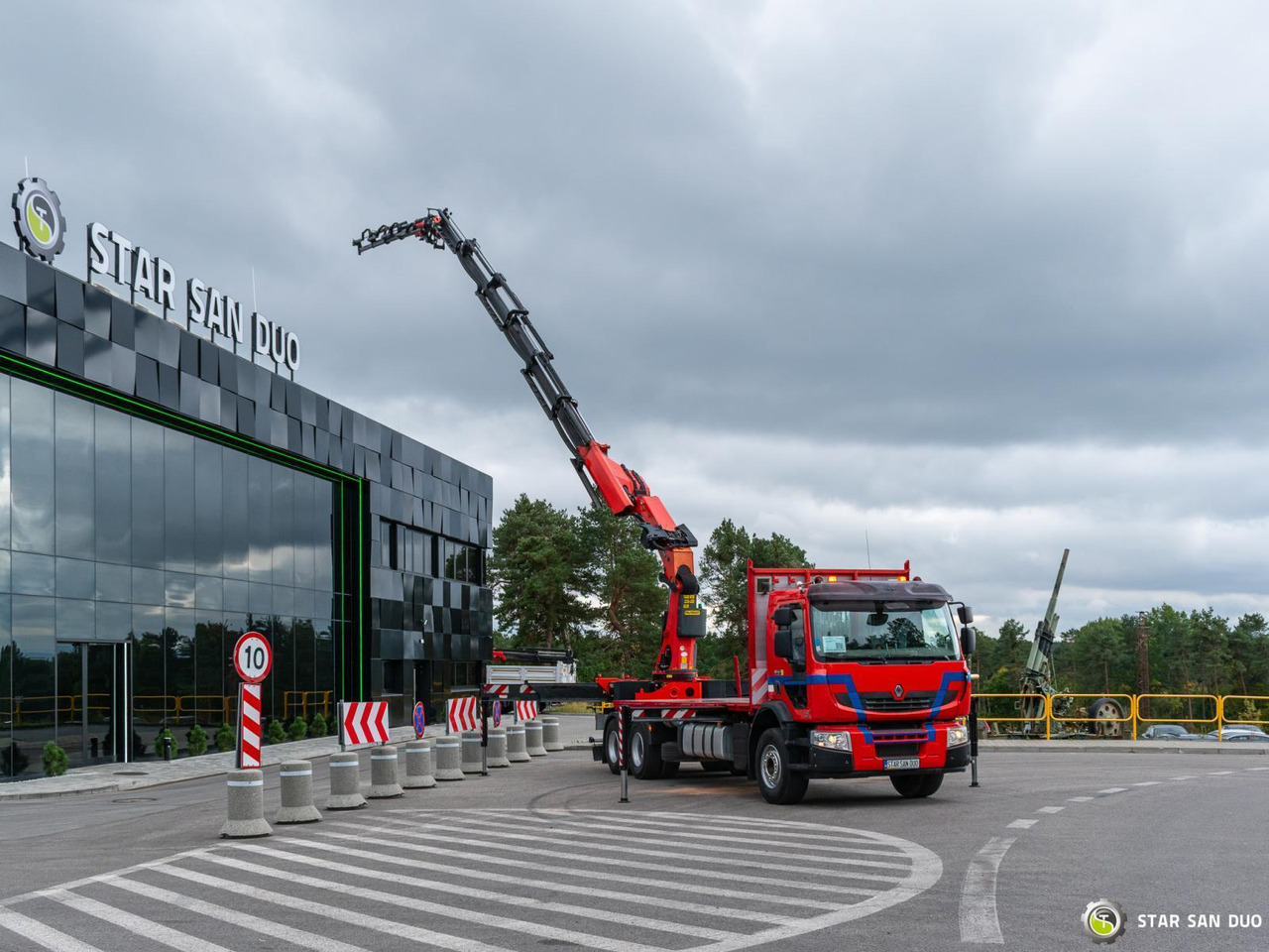- Crane truck: picture 4 - Crane truck: picture 4