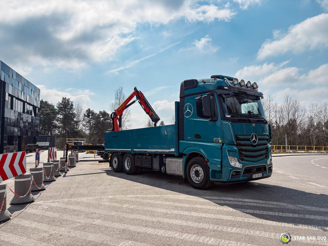 - Crane truck: picture 3 - Crane truck: picture 3