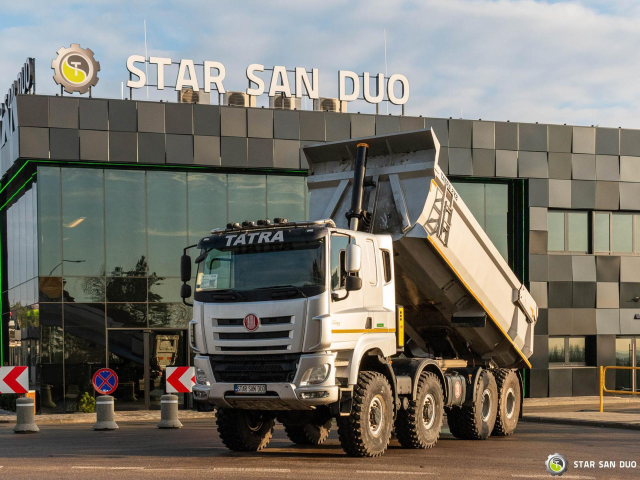 - Tipper: picture 1 - Tipper: picture 1