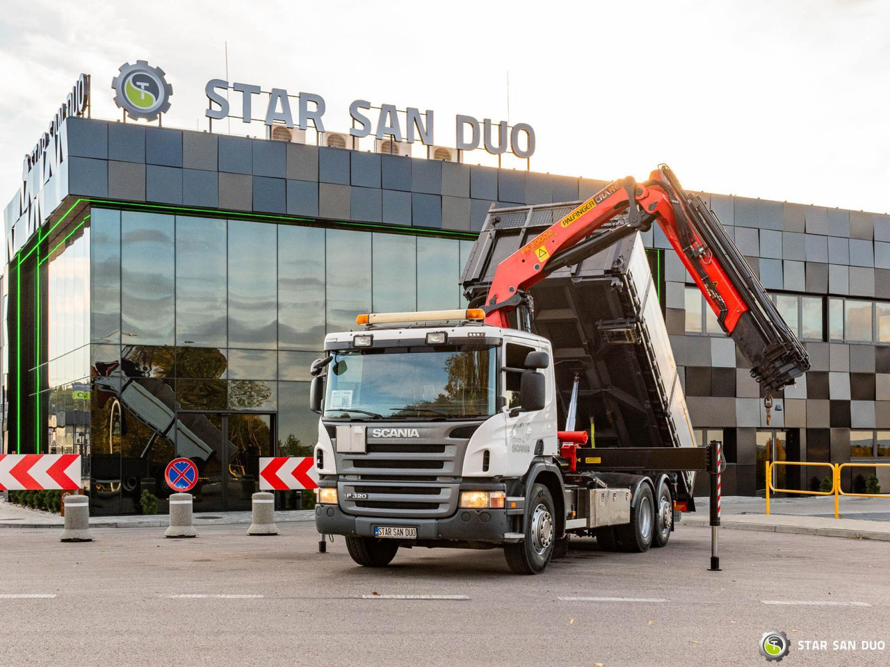 - Crane truck: picture 5 - Crane truck: picture 5