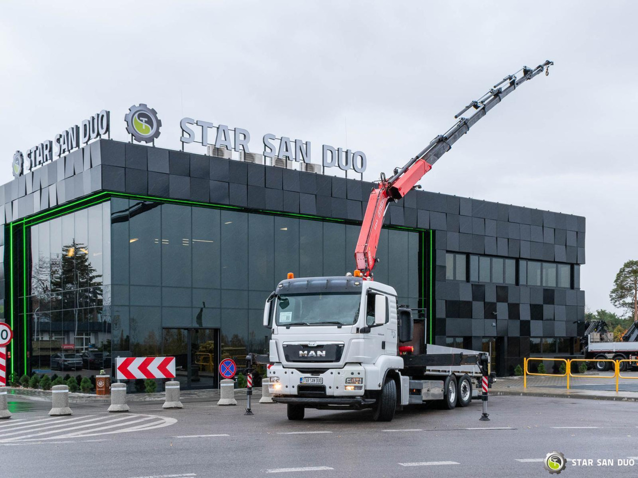 - Crane truck: picture 1 - Crane truck: picture 1