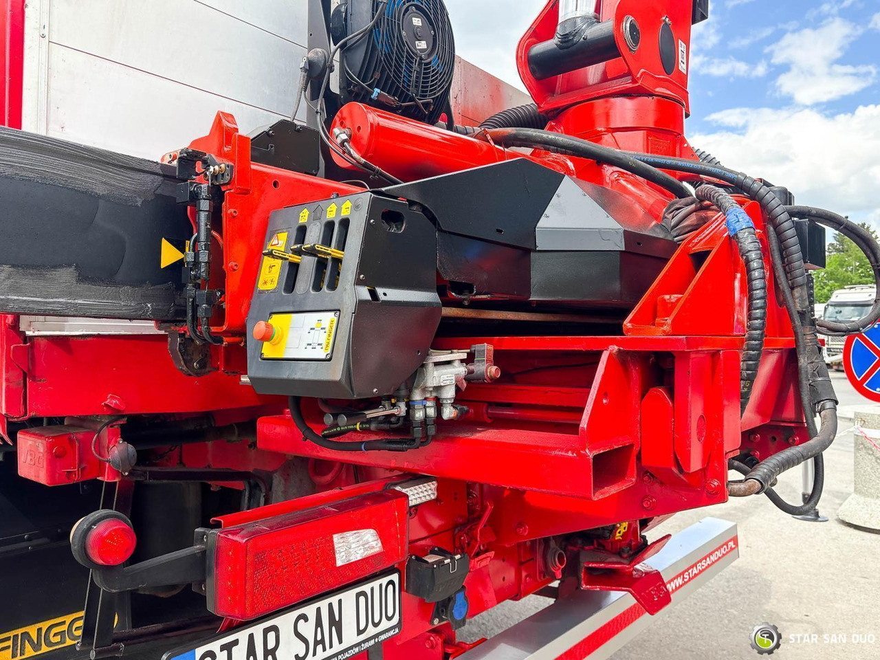 - Crane truck: picture 5 - Crane truck: picture 5