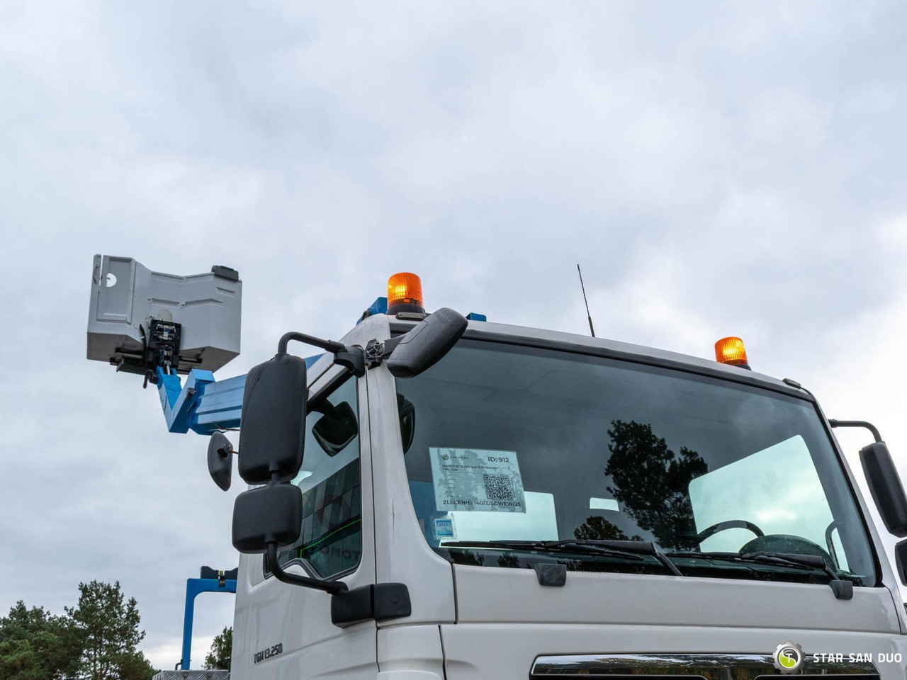 - Truck mounted aerial platform: picture 2 - Truck mounted aerial platform: picture 2