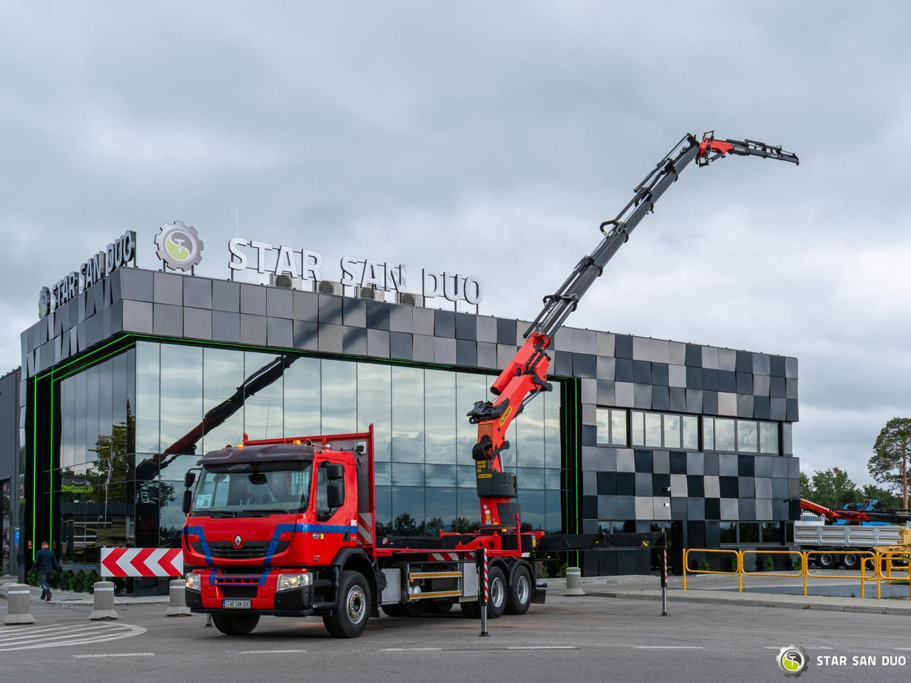 - Crane truck: picture 1 - Crane truck: picture 1
