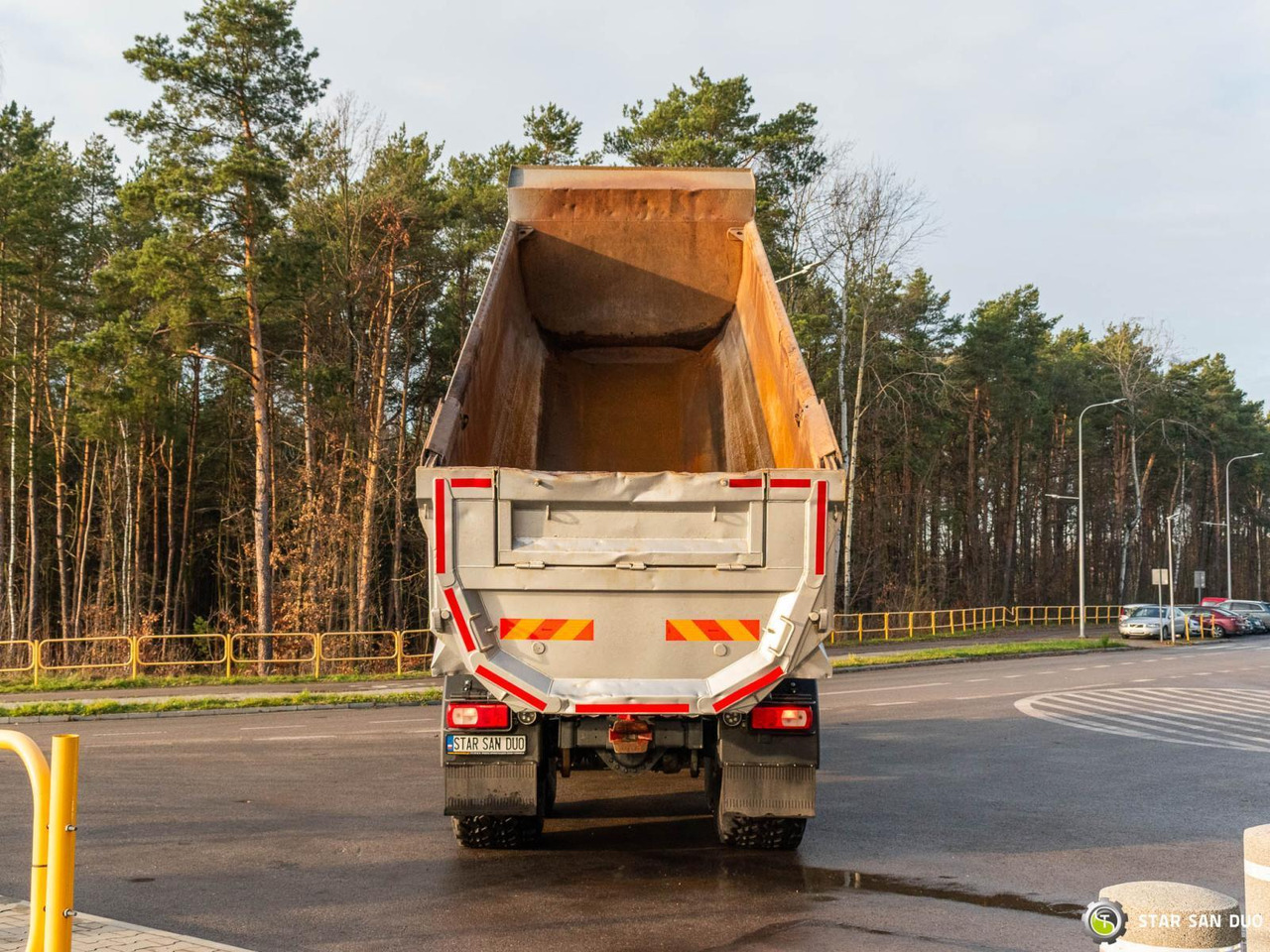 - Tipper: picture 4 - Tipper: picture 4