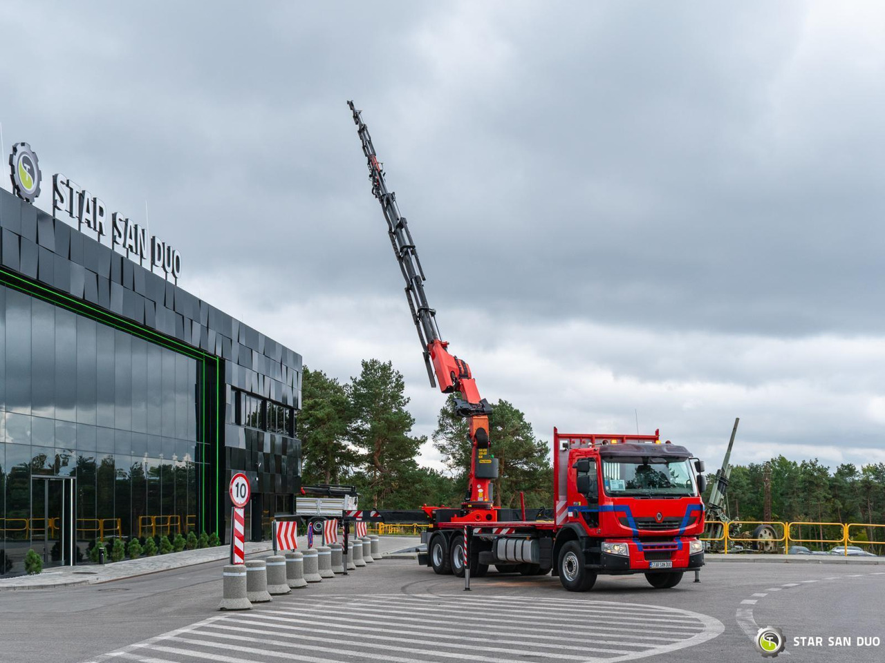 - Crane truck: picture 2 - Crane truck: picture 2