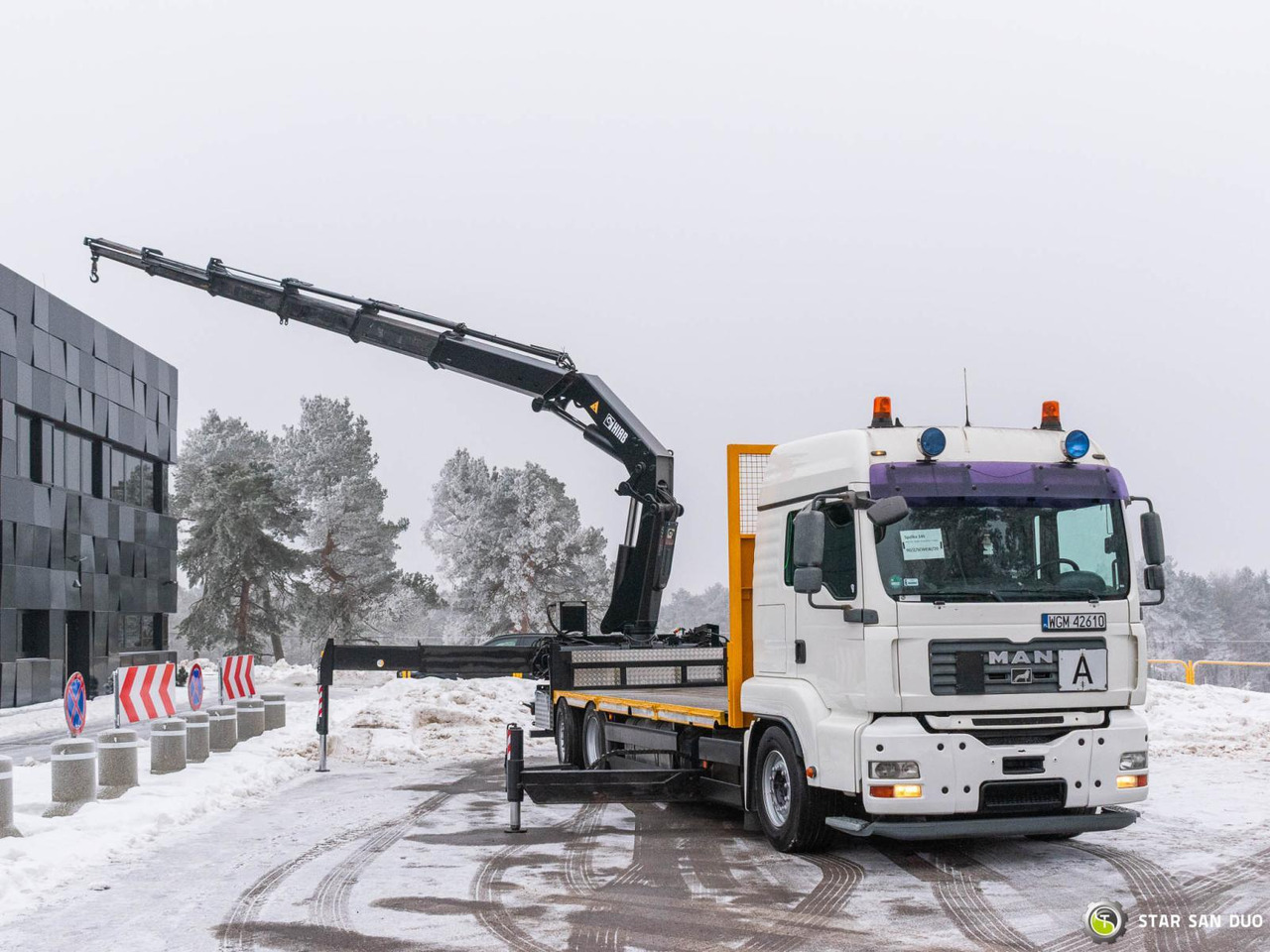 - Crane truck: picture 2 - Crane truck: picture 2