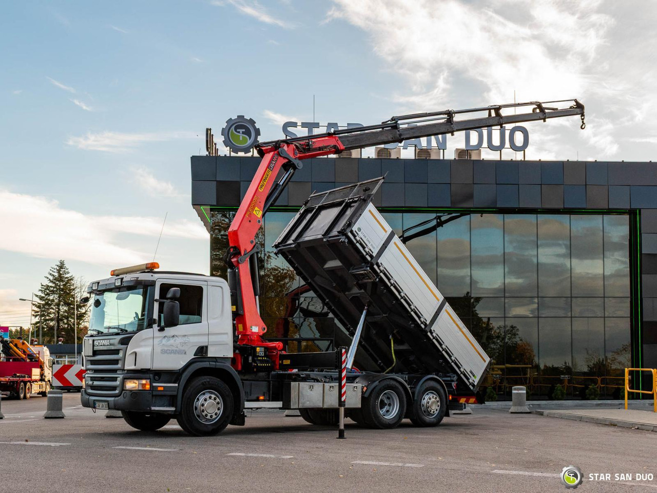 - Crane truck: picture 3 - Crane truck: picture 3