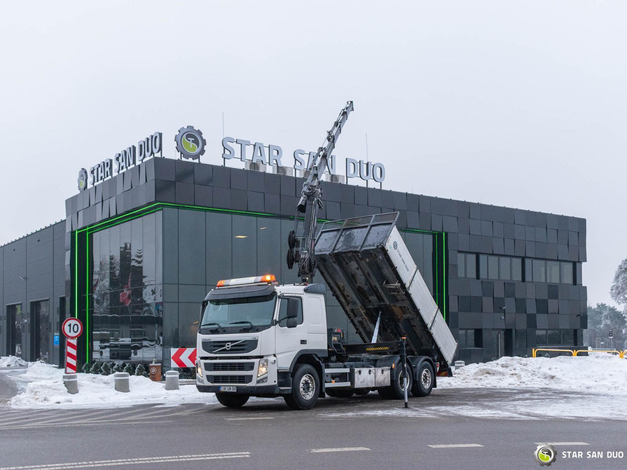 - Crane truck: picture 3 - Crane truck: picture 3