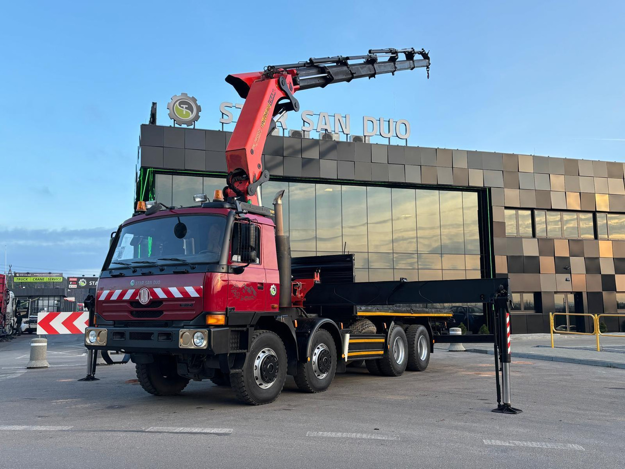 - Crane truck: picture 1 - Crane truck: picture 1
