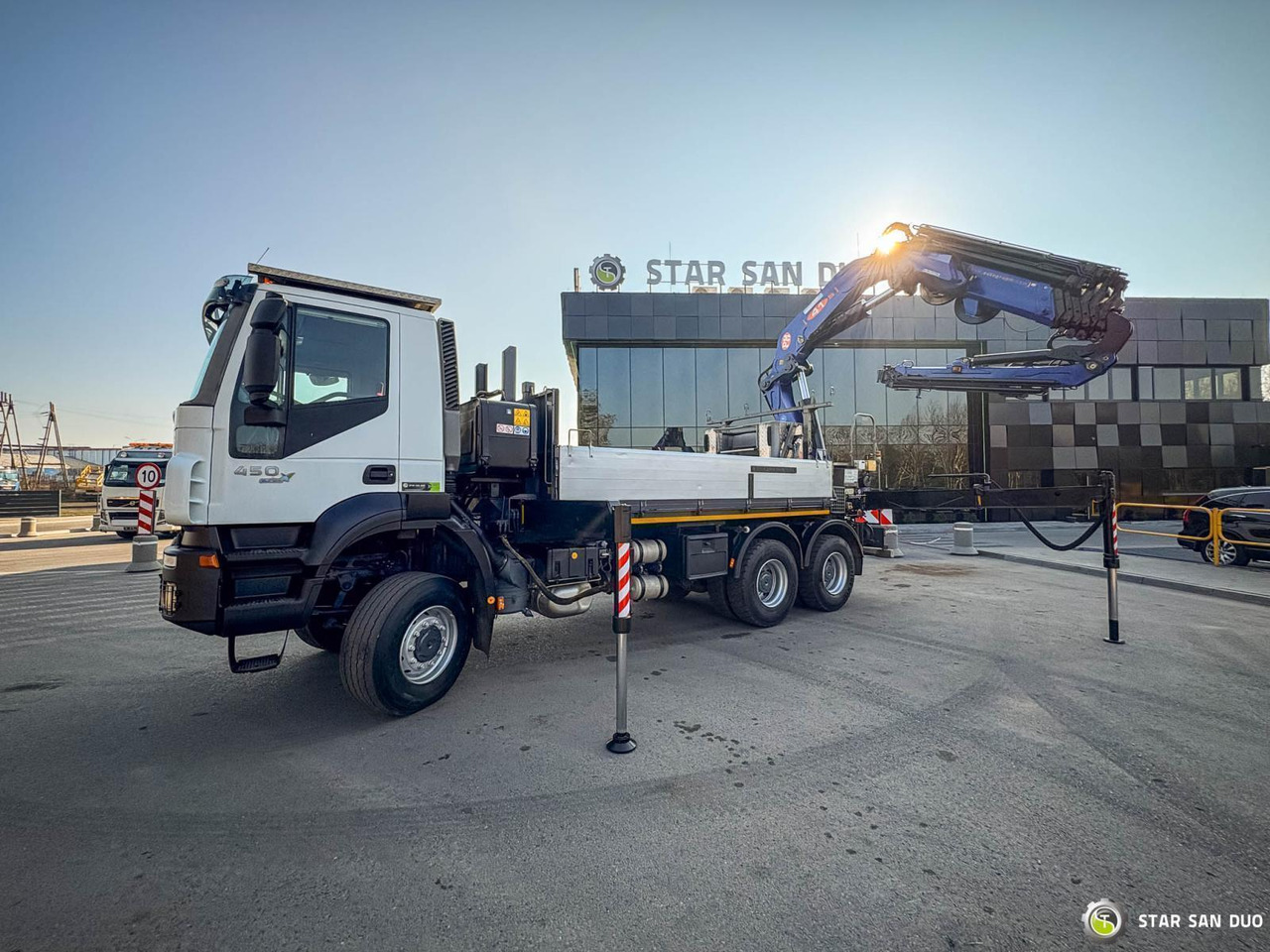 - Crane truck: picture 2 - Crane truck: picture 2