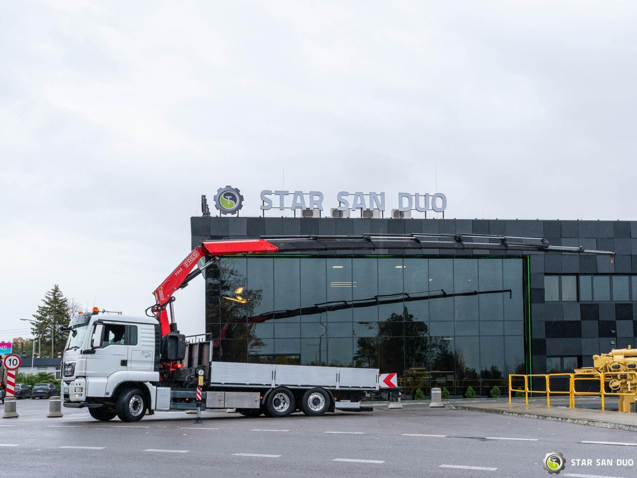 - Crane truck: picture 2 - Crane truck: picture 2