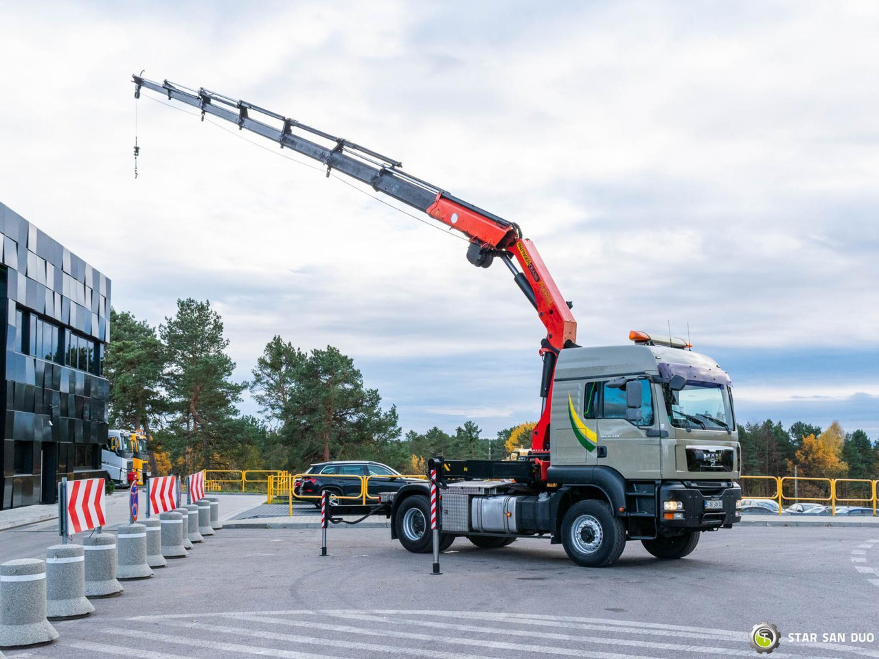- Crane truck: picture 2 - Crane truck: picture 2