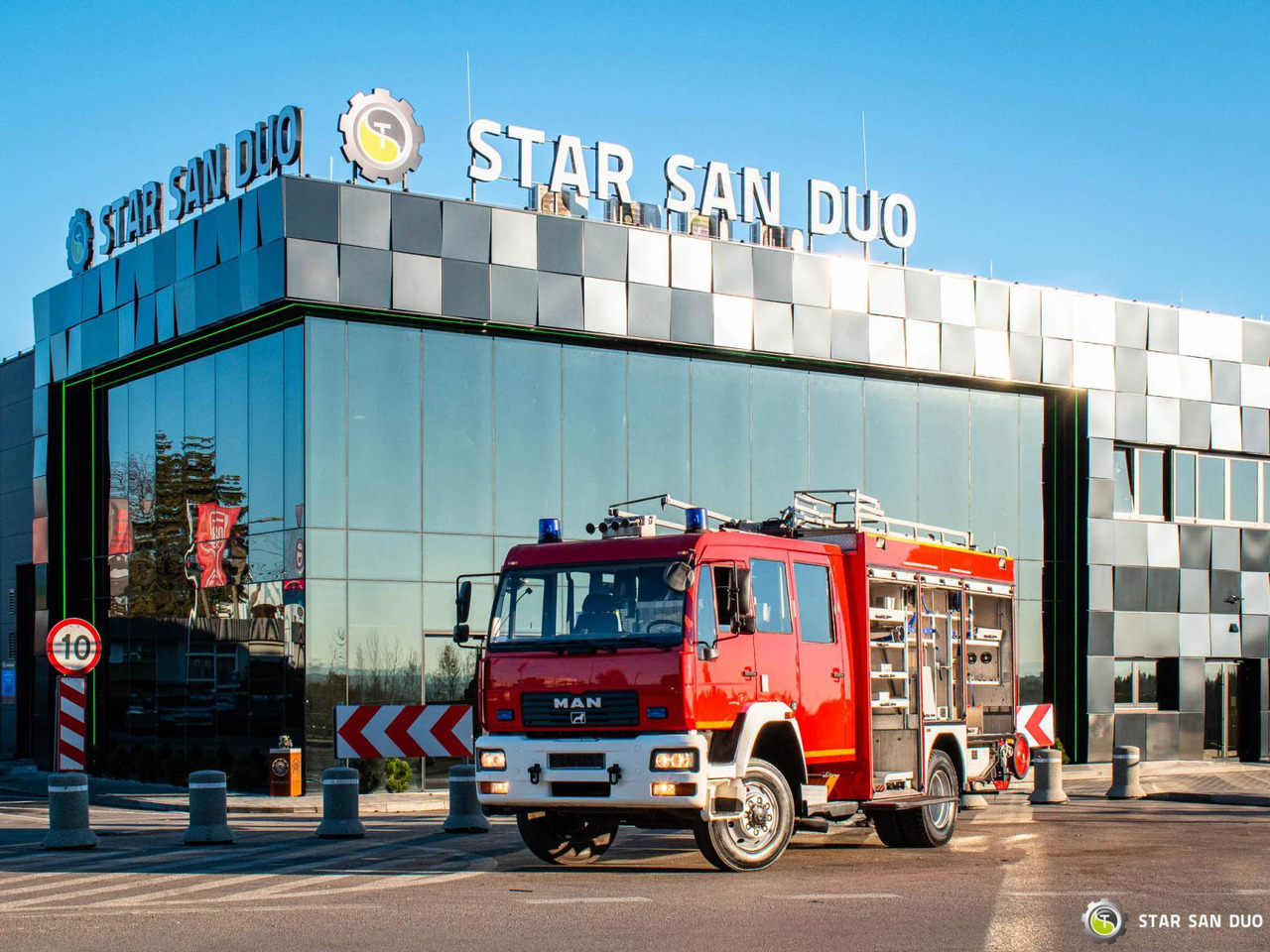 - Fire truck: picture 3 - Fire truck: picture 3