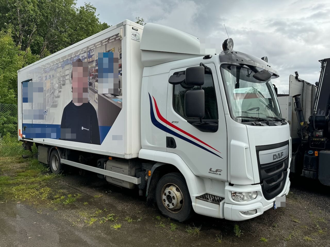 DAF LF 210 - Box truck: picture 2 DAF LF 210 - Box truck: picture 2