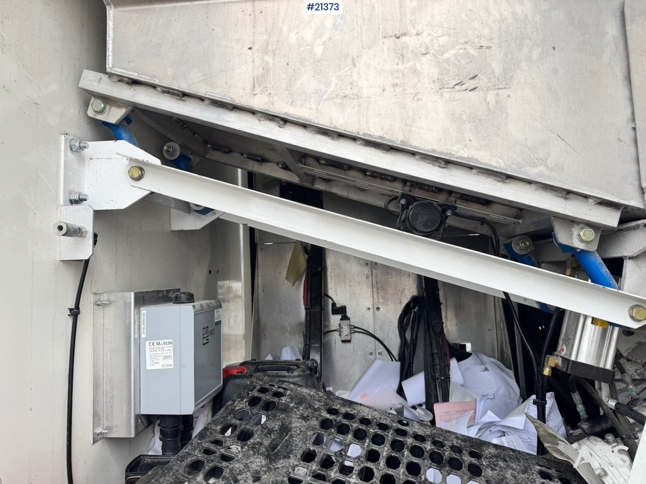 Industrial waste shredder, Truck DAF LF 260: picture 17