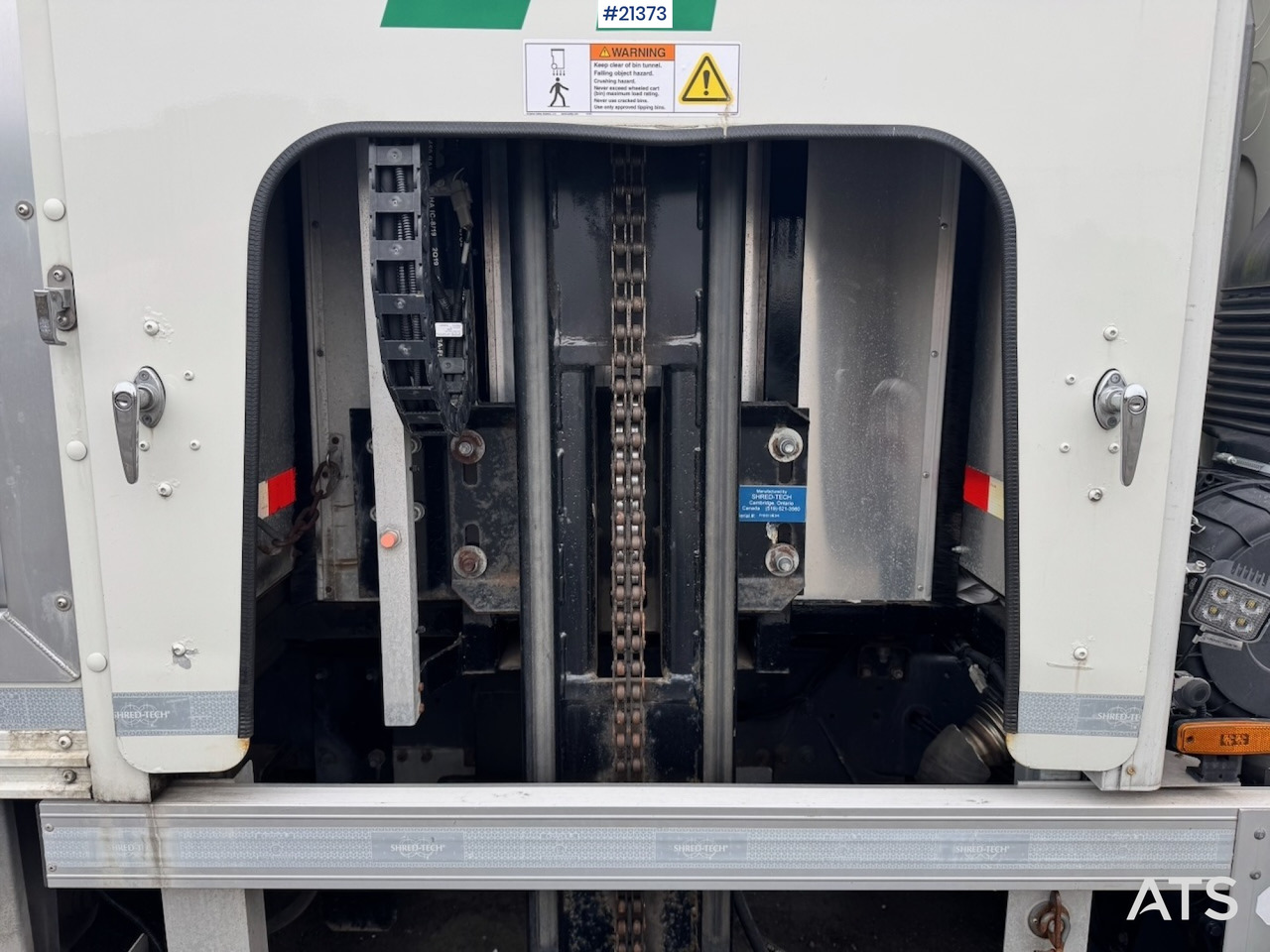 Industrial waste shredder, Truck DAF LF 260: picture 30
