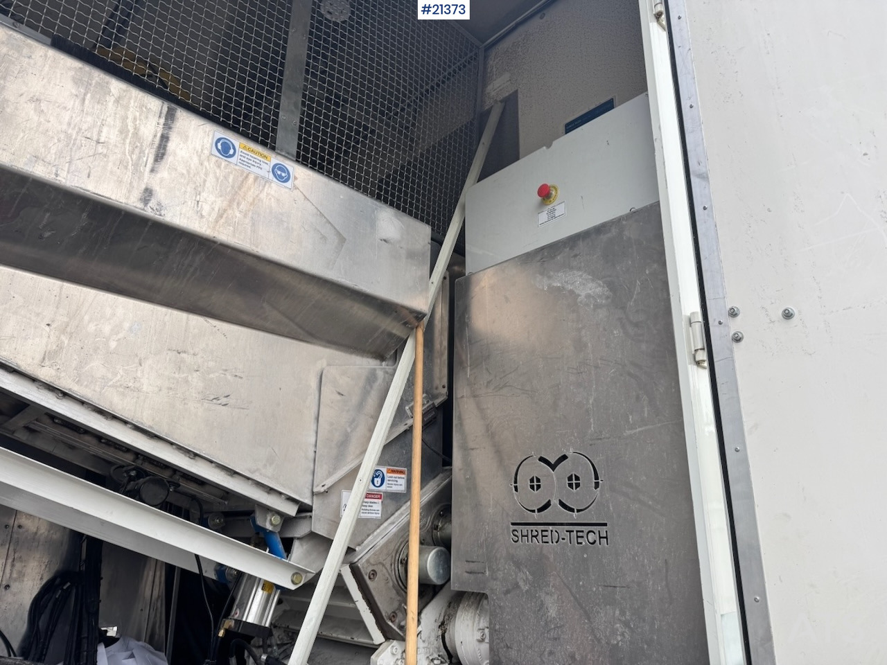Industrial waste shredder, Truck DAF LF 260: picture 15