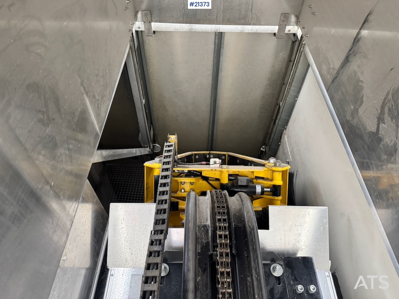 Industrial waste shredder, Truck DAF LF 260: picture 10