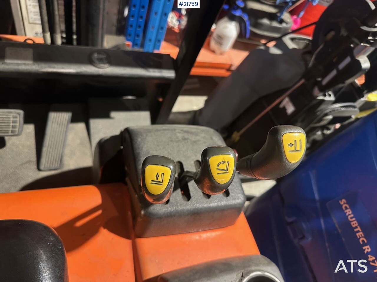 Daewoo B20T truck m/ 4,5 m løftehøyde - Low loader semi-trailer: picture 4 Daewoo B20T truck m/ 4,5 m løftehøyde - Low loader semi-trailer: picture 4