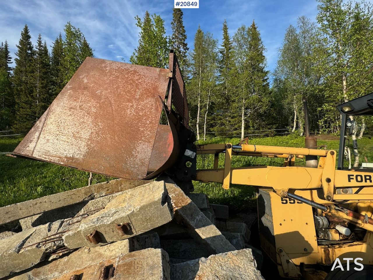 Ford 555 Traktorgraver m/ 2 frontskuffer og 2 graveskuffer - Backhoe loader: picture 4 Ford 555 Traktorgraver m/ 2 frontskuffer og 2 graveskuffer - Backhoe loader: picture 4