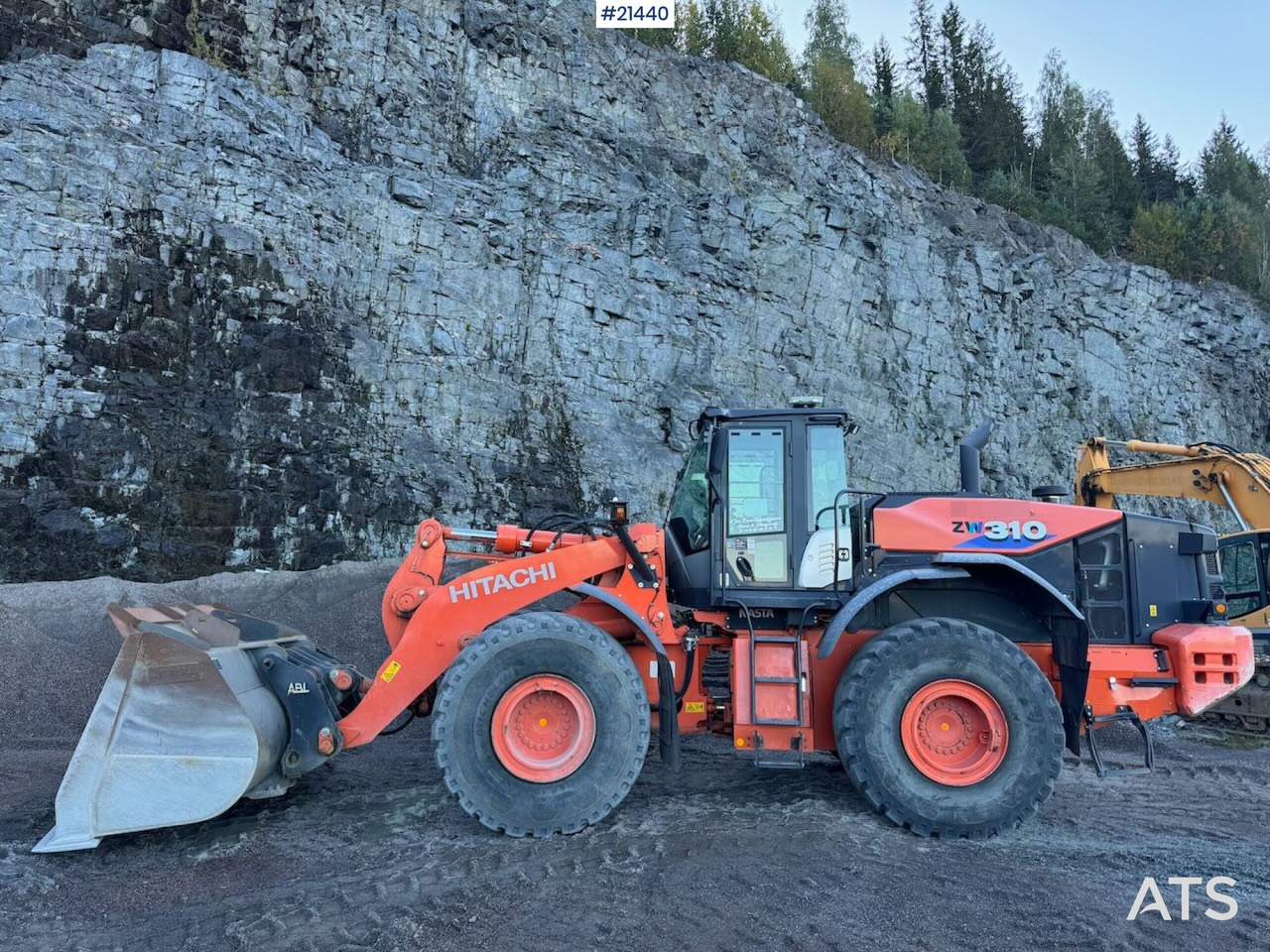 Hitachi ZW310 - Wheel loader: picture 2 Hitachi ZW310 - Wheel loader: picture 2