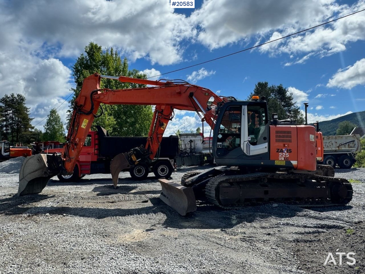Hitachi ZX225 - Excavator: picture 3 Hitachi ZX225 - Excavator: picture 3