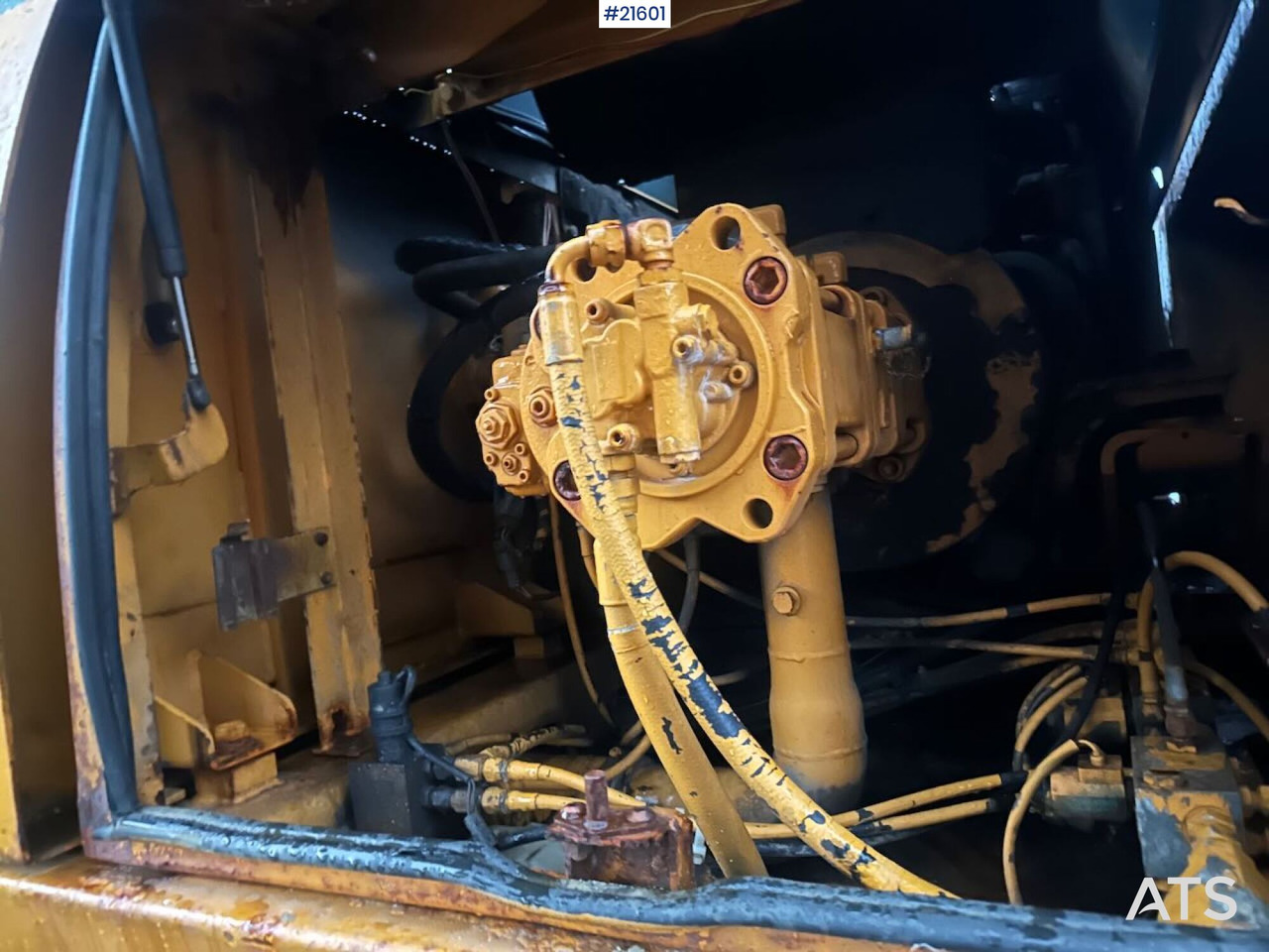 Crawler excavator Hyundai 210LC- 3H gravemaskin m/ 5 skuffer. Byttet belter for 100 timer siden: picture 16