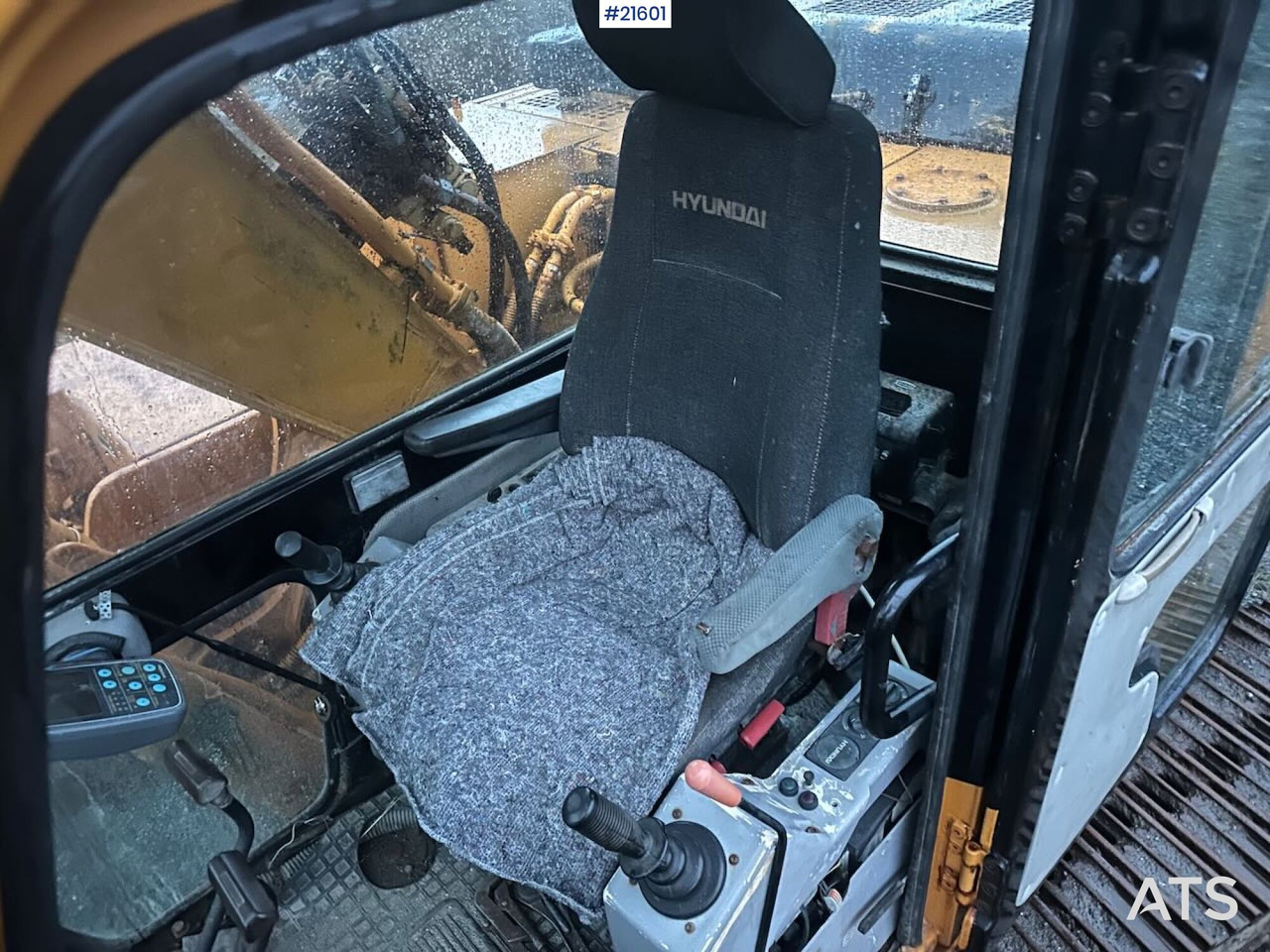 Crawler excavator Hyundai 210LC- 3H gravemaskin m/ 5 skuffer. Byttet belter for 100 timer siden: picture 17