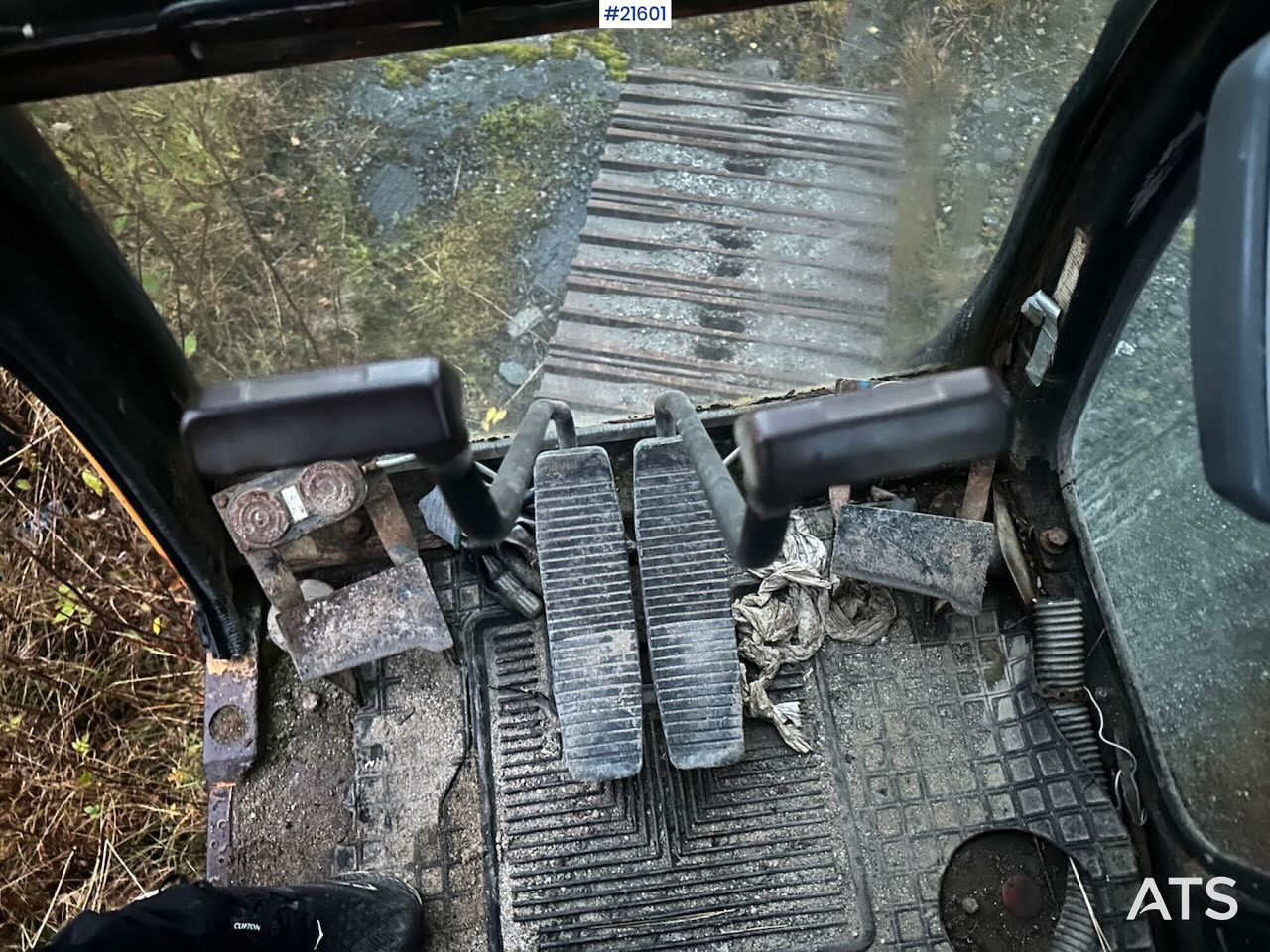 Crawler excavator Hyundai 210LC- 3H gravemaskin m/ 5 skuffer. Byttet belter for 100 timer siden: picture 18