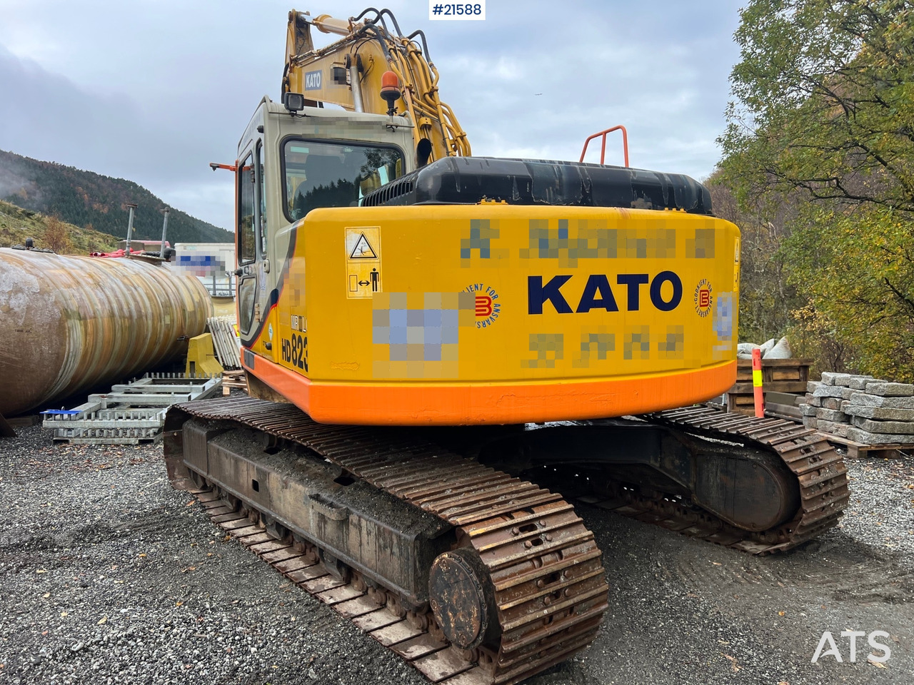 Kato HD 823 MR gravemaskin m/ rototilt, pusseskuff, atlas Copco kompressor , tamrock boretårn, skuffe m/klype, tannskuffe m/ skjær,smalskuffe, hydraulisk soldeskuffe og pigg - Crawler excavator: picture 4 Kato HD 823 MR gravemaskin m/ rototilt, pusseskuff, atlas Copco kompressor , tamrock boretårn, skuffe m/klype, tannskuffe m/ skjær,smalskuffe, hydraulisk soldeskuffe og pigg - Crawler excavator: picture 4