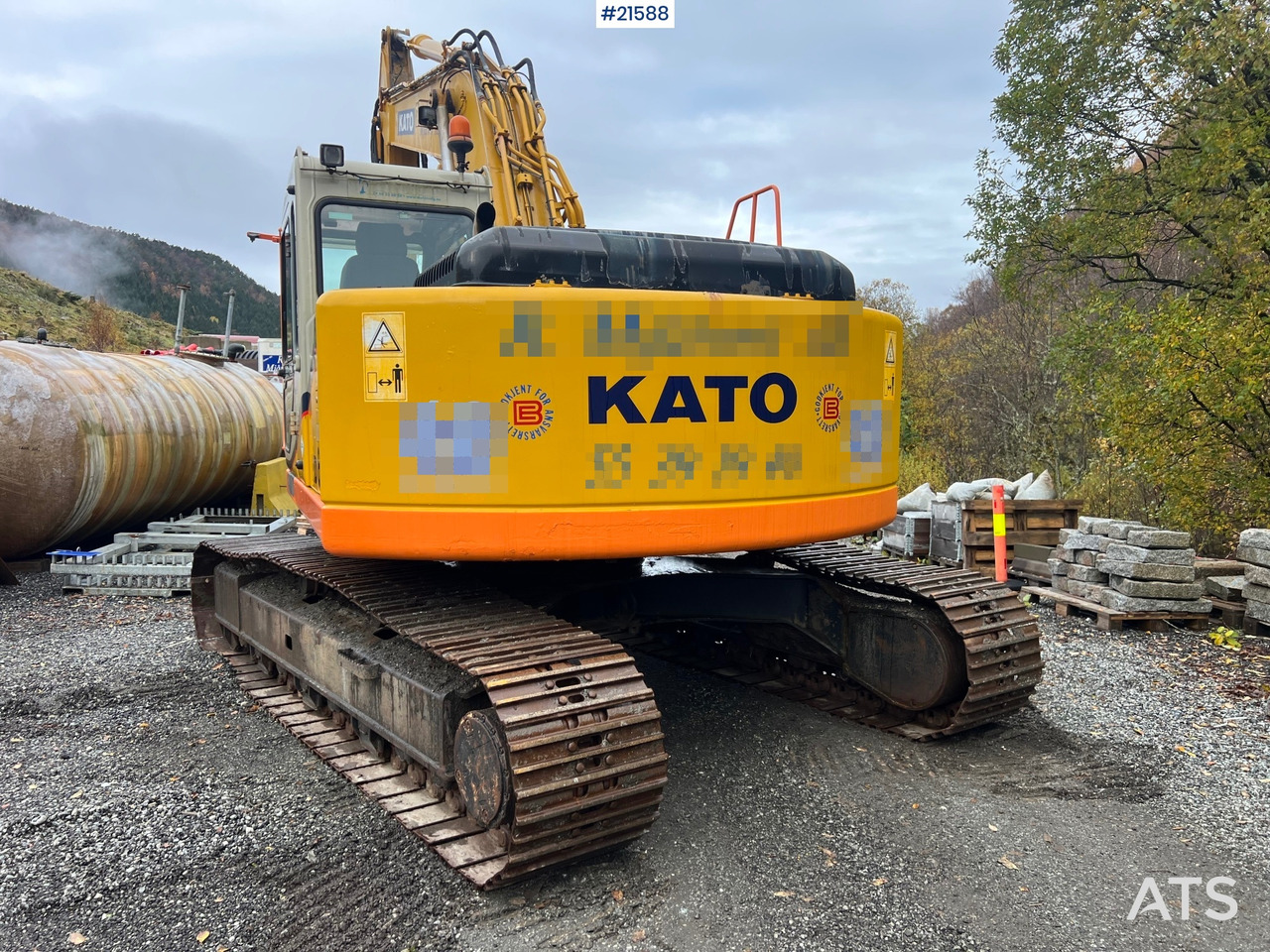 Kato HD 823 MR gravemaskin m/ rototilt, pusseskuff, atlas Copco kompressor , tamrock boretårn, skuffe m/klype, tannskuffe m/ skjær,smalskuffe, hydraulisk soldeskuffe og pigg - Crawler excavator: picture 3 Kato HD 823 MR gravemaskin m/ rototilt, pusseskuff, atlas Copco kompressor , tamrock boretårn, skuffe m/klype, tannskuffe m/ skjær,smalskuffe, hydraulisk soldeskuffe og pigg - Crawler excavator: picture 3