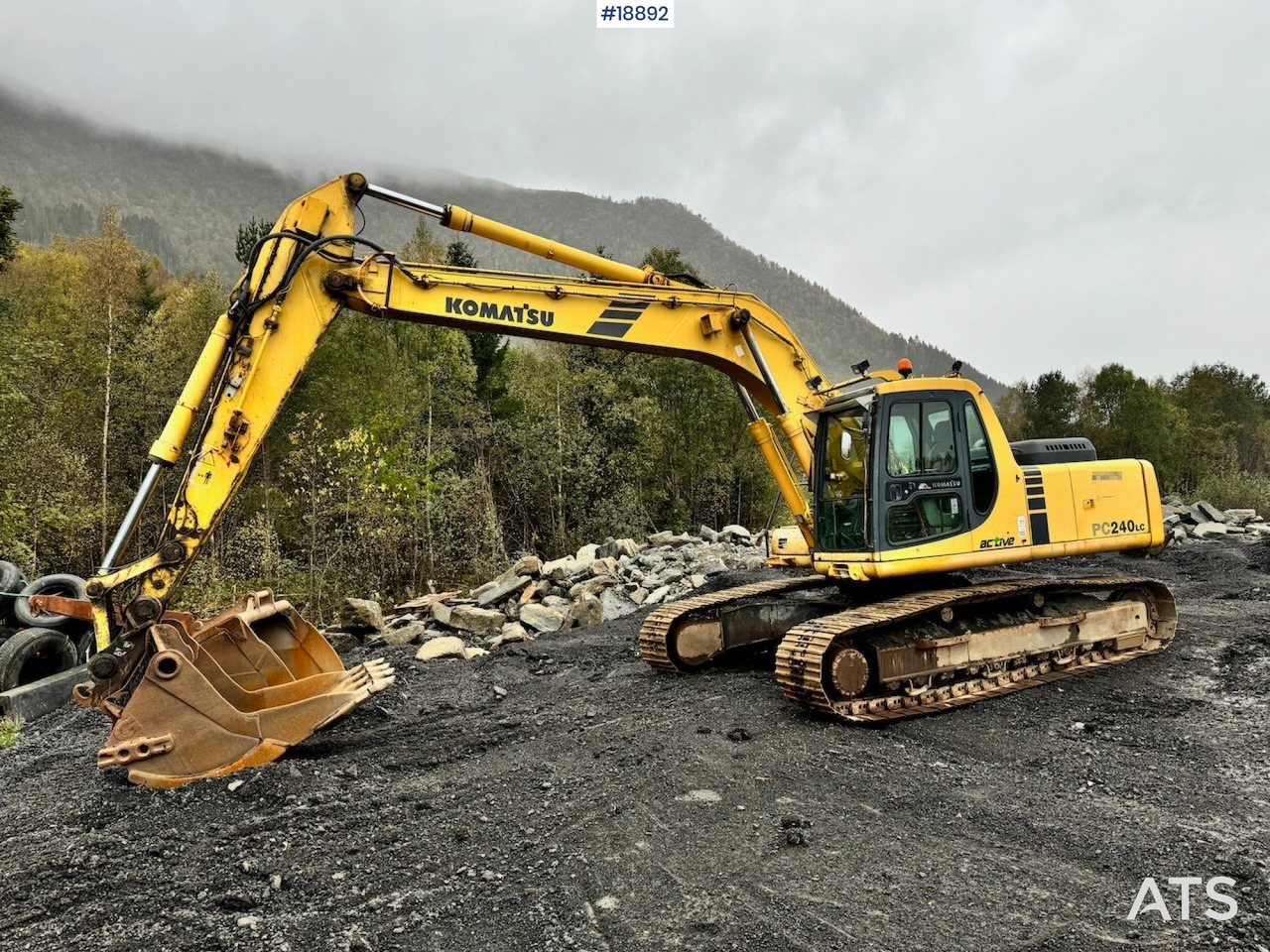 Komatsu PC240LC-6K - Excavator: picture 2 Komatsu PC240LC-6K - Excavator: picture 2