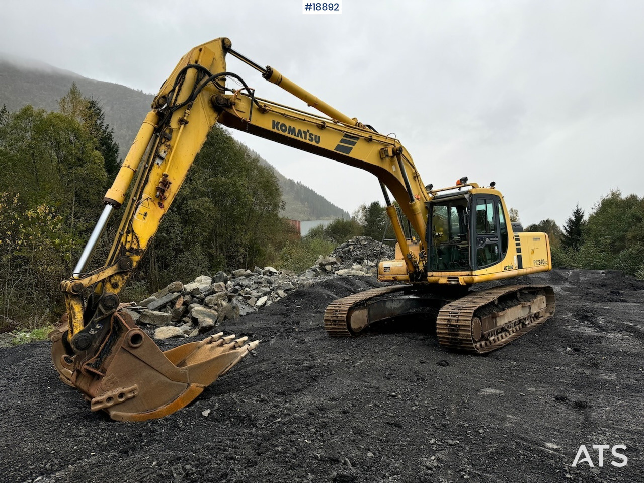 Komatsu PC240LC-6K - Excavator: picture 1 Komatsu PC240LC-6K - Excavator: picture 1