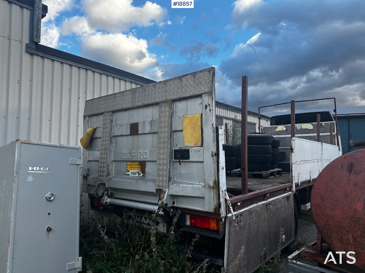 MAN 13-232 - Dropside/ Flatbed truck: picture 3 MAN 13-232 - Dropside/ Flatbed truck: picture 3