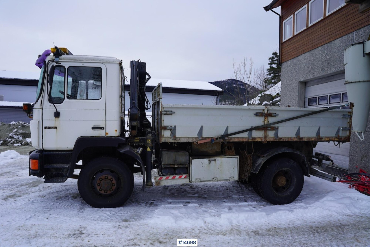 MAN 13.232 - Dropside/ Flatbed truck, Crane truck: picture 2 MAN 13.232 - Dropside/ Flatbed truck, Crane truck: picture 2