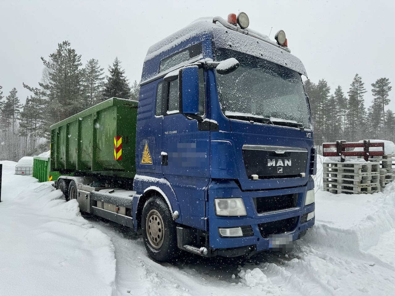 MAN TGX 33.680 - Hook lift truck: picture 1 MAN TGX 33.680 - Hook lift truck: picture 1