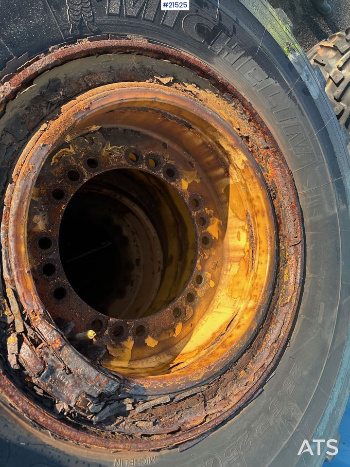 Michelin hjullaster dekk til Volvo L110 - Wheel and tire package for Construction machinery: picture 4 Michelin hjullaster dekk til Volvo L110 - Wheel and tire package for Construction machinery: picture 4