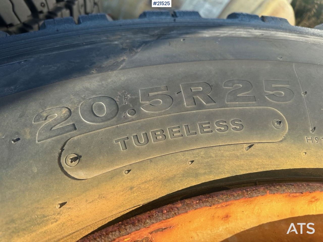 Michelin hjullaster dekk til Volvo L110 - Wheel and tire package for Construction machinery: picture 3 Michelin hjullaster dekk til Volvo L110 - Wheel and tire package for Construction machinery: picture 3