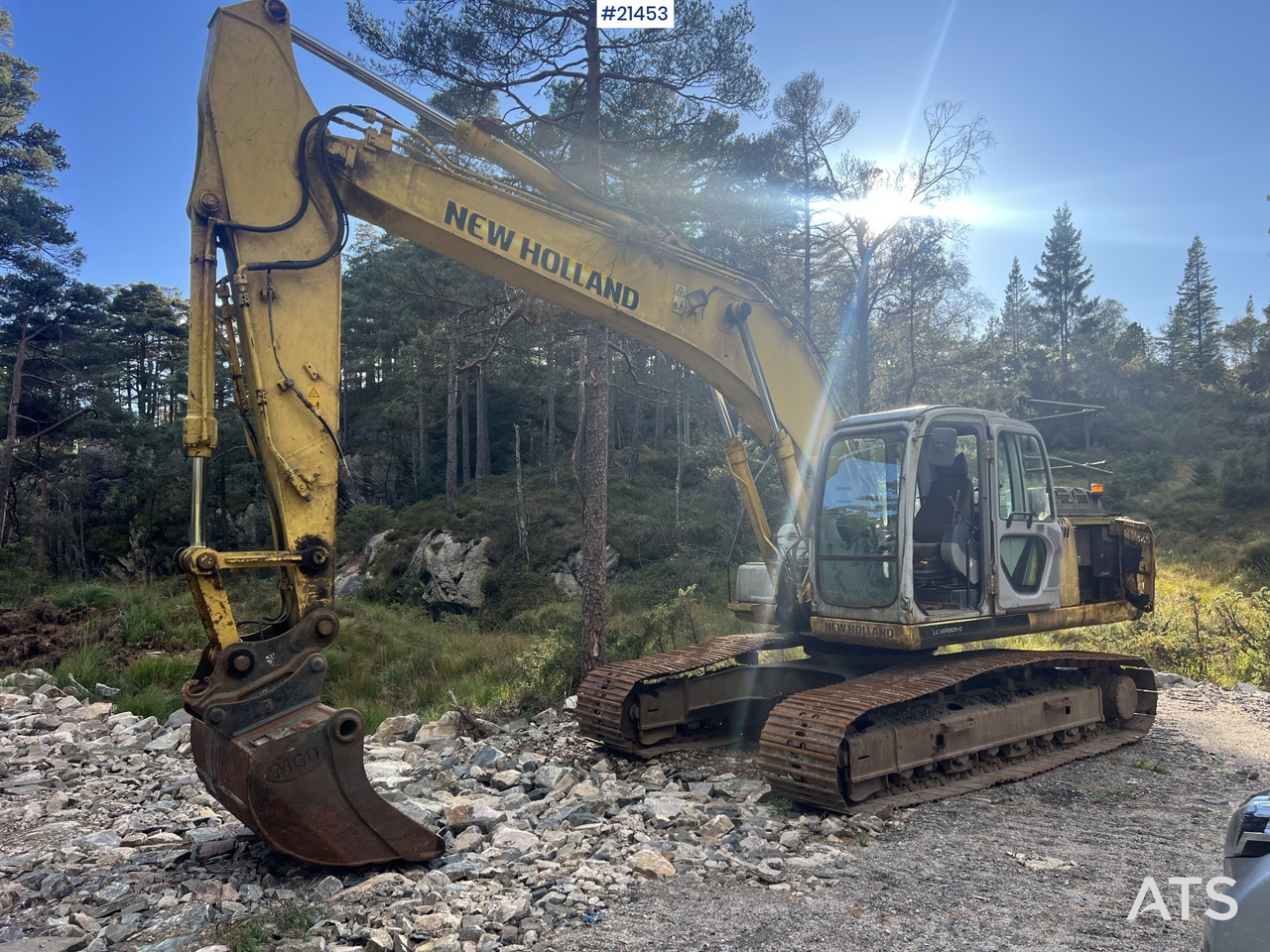 New Holland E215 - Crawler excavator: picture 1 New Holland E215 - Crawler excavator: picture 1