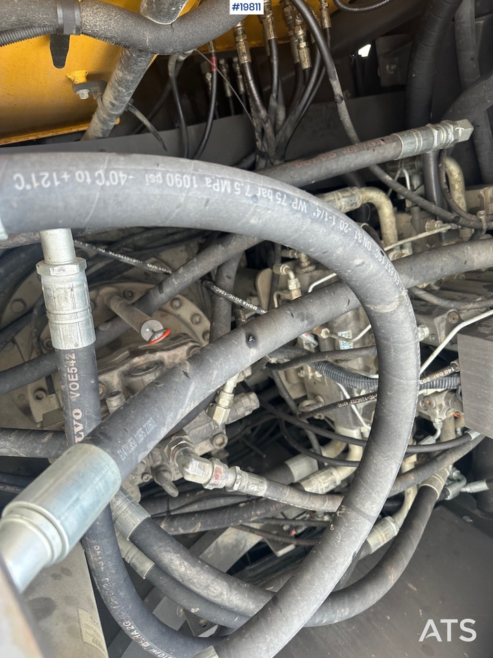 Excavator Volvo EC300 EL: picture 31 Excavator Volvo EC300 EL: picture 31