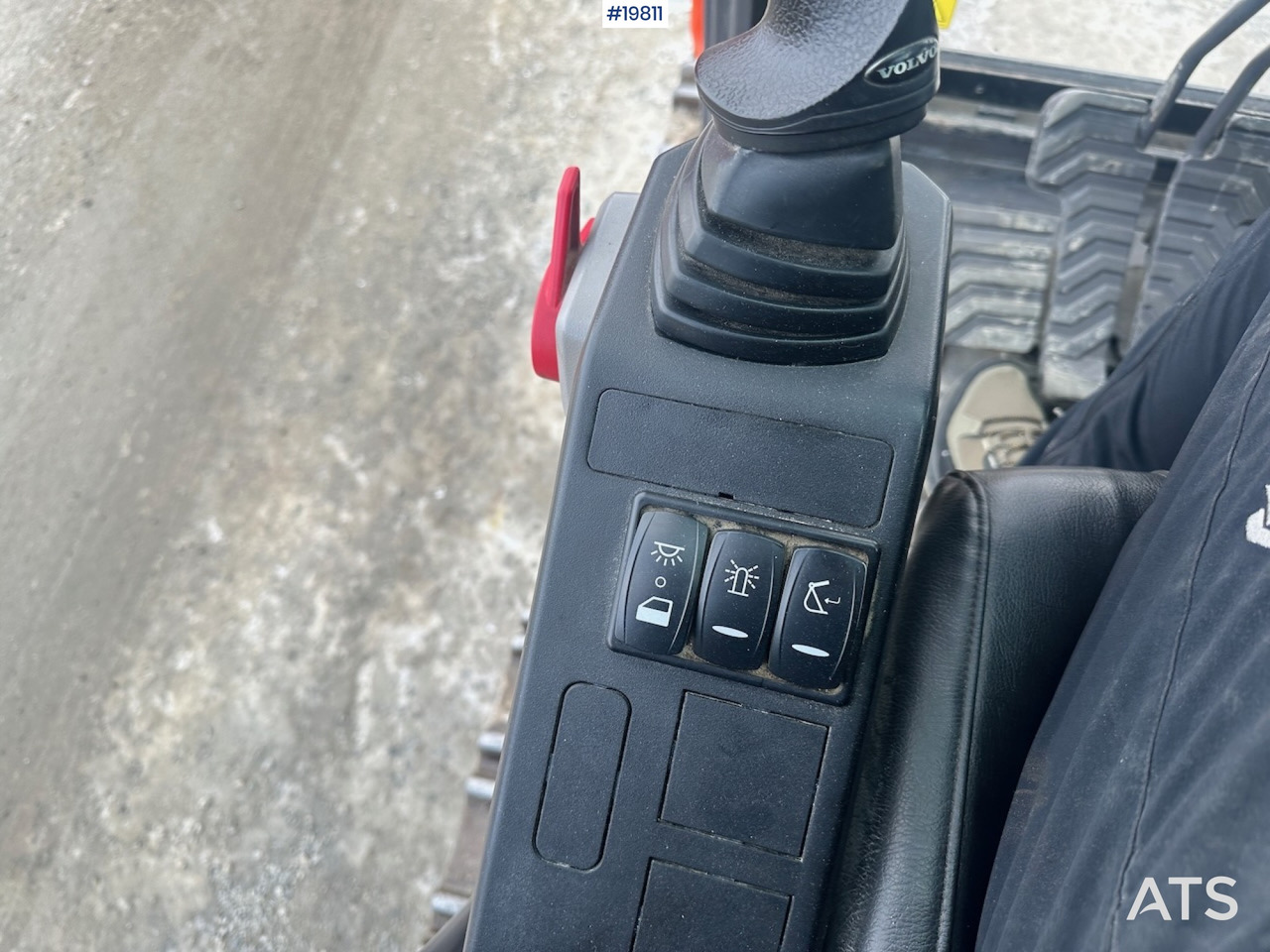 Excavator Volvo EC300 EL: picture 44 Excavator Volvo EC300 EL: picture 44