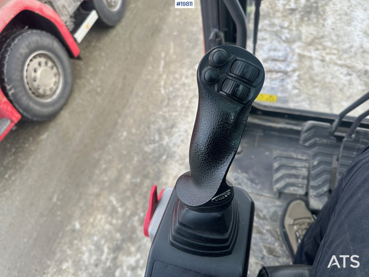 Excavator Volvo EC300 EL: picture 45 Excavator Volvo EC300 EL: picture 45