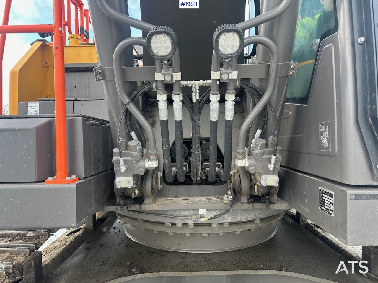 Excavator Volvo EC300 EL: picture 14 Excavator Volvo EC300 EL: picture 14